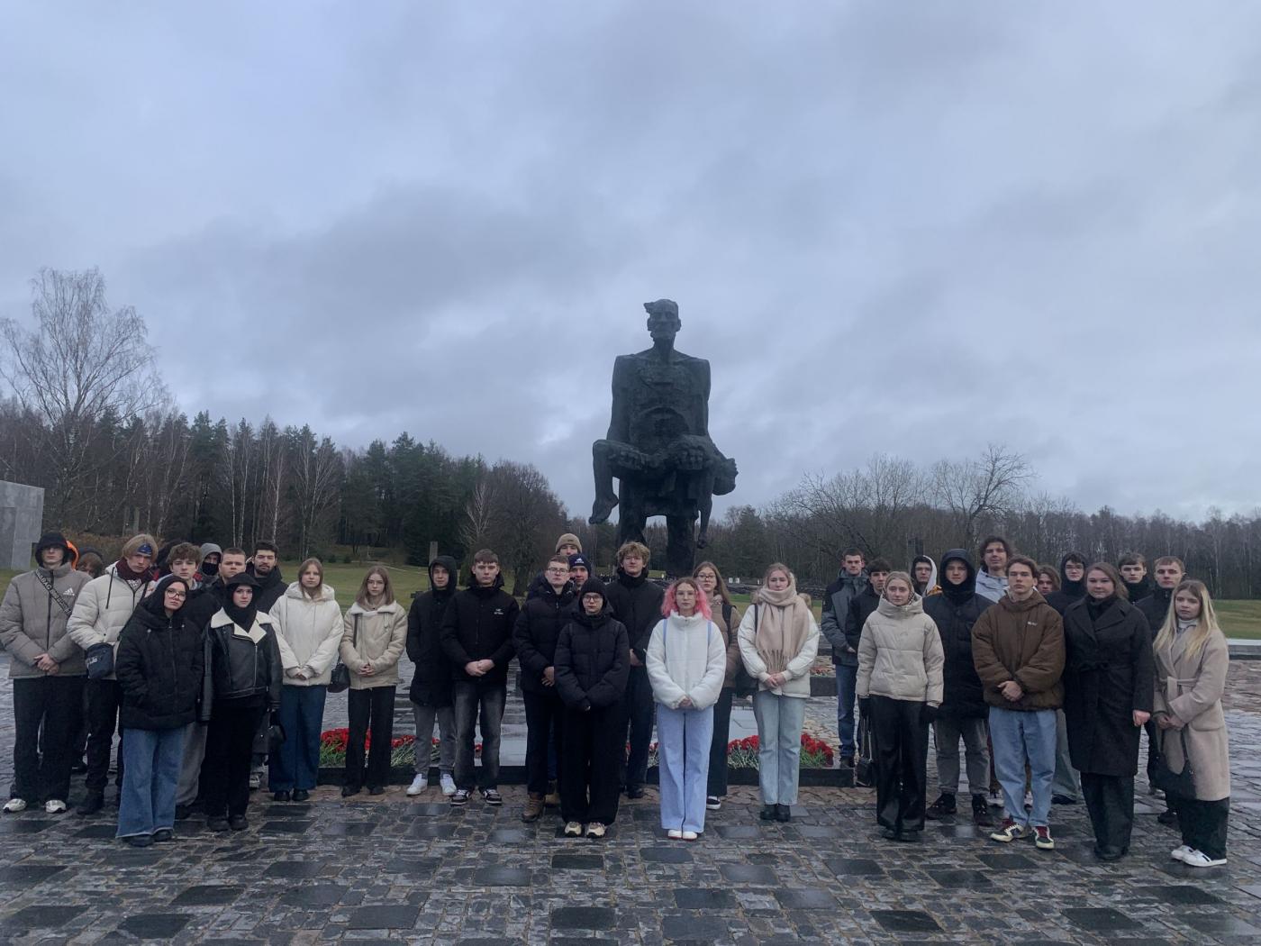 Студенты ИПФ посетили мемориальный комплекс «Хатынь»